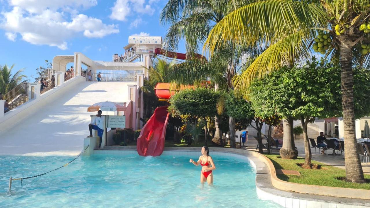 Thermas Lacqua Diroma Com Piscina De Ondas Gratis 24Horas Caldas Novas Ngoại thất bức ảnh