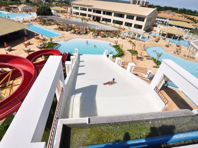 Thermas Lacqua Diroma Com Piscina De Ondas Gratis 24Horas Caldas Novas Ngoại thất bức ảnh