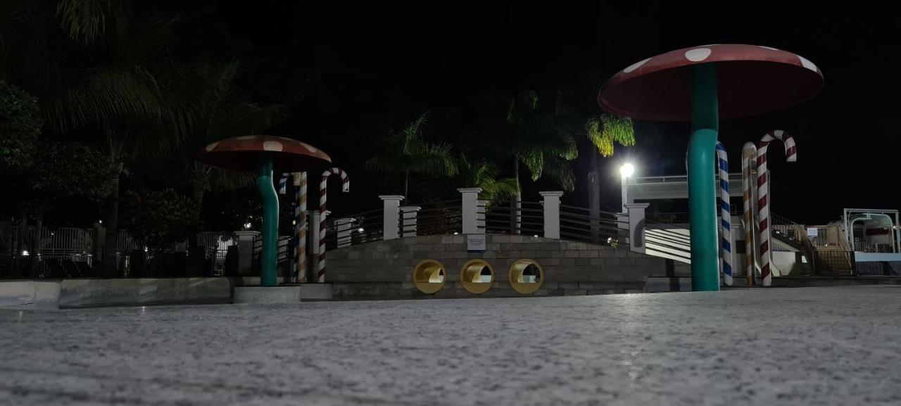 Thermas Lacqua Diroma Com Piscina De Ondas Gratis 24Horas Caldas Novas Ngoại thất bức ảnh